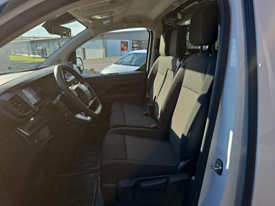 Vehicle image 10 Vehicle image 10