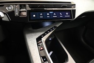 Vehicle image PEUGEOT 3008 1.2 Hybrid Allure