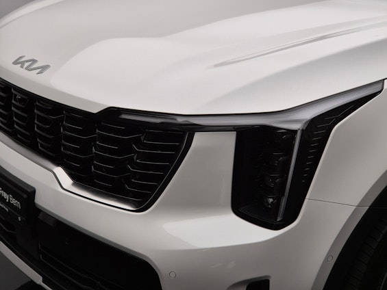 Vehicle image 17 Vehicle image 17