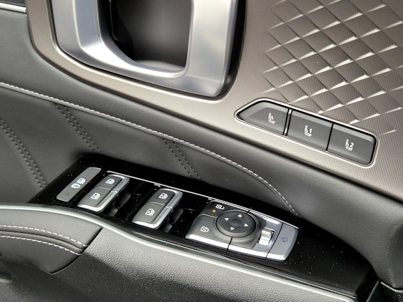 Vehicle image 16 Vehicle image 16