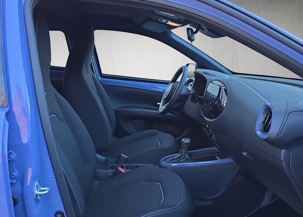 Vehicle image 13 Vehicle image 13