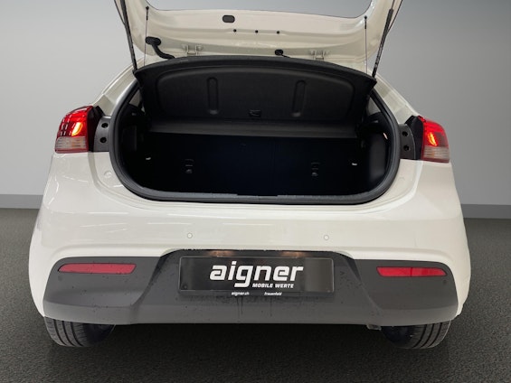 Vehicle image 8 Vehicle image 8