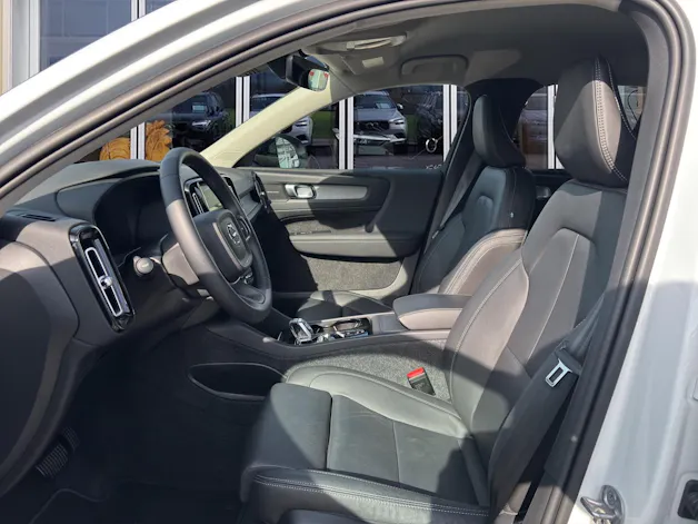 Volvo XC40 2.0 B4 MH Plus Dark