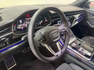 Audi Q8 55 TFSI quattro tiptronic