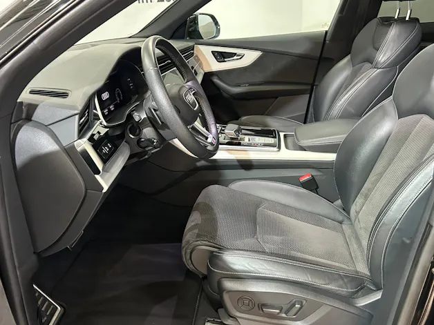 Audi Q8 55 TFSI quattro tiptronic