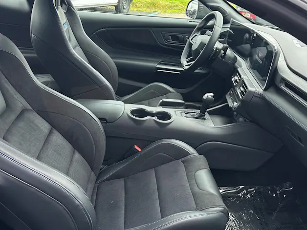 Ford Mustang Coupé 5.0 V8 Dark Hors 450CV/Aut.