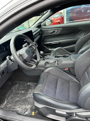 Ford Mustang Coupé 5.0 V8 Dark Hors 450CV/Aut.