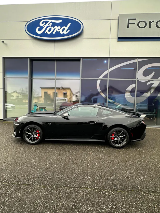 Ford Mustang Coupé 5.0 V8 Dark Hors 450CV/Aut.