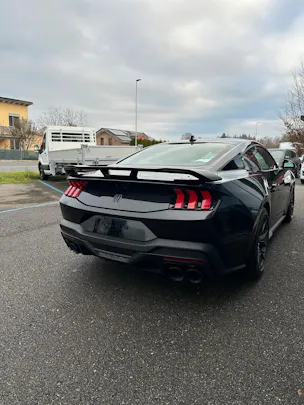 Ford Mustang Coupé 5.0 V8 Dark Hors 450CV/Aut.
