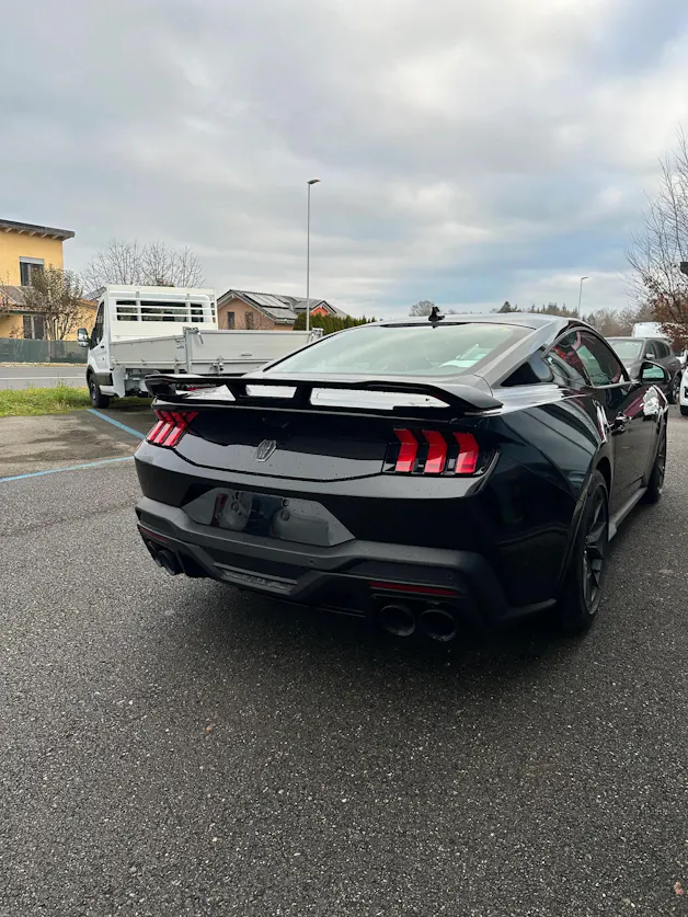 Ford Mustang Coupé 5.0 V8 Dark Hors 450CV/Aut.