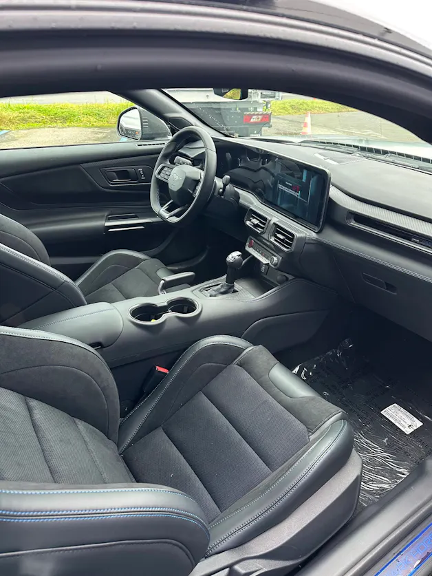 Ford Mustang Coupé 5.0 V8 Dark Hors 450CV/Aut.