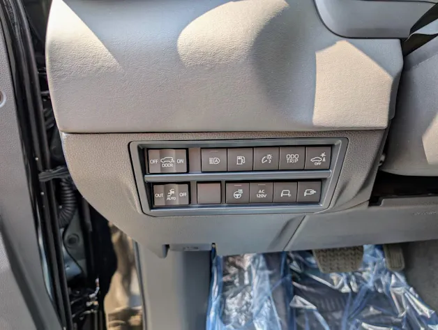 Toyota SEQUOIA Platinum Hybrid 4WD 2025