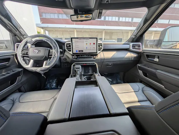 Toyota SEQUOIA Platinum Hybrid 4WD 2025