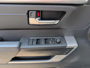 Toyota SEQUOIA Platinum Hybrid 4WD 2025