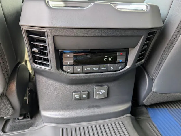 Toyota SEQUOIA Platinum Hybrid 4WD 2025
