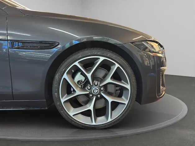 Jaguar XE 2.0 T 300 Sport AWD