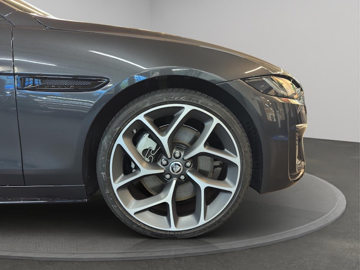 Vehicle image JAGUAR XE