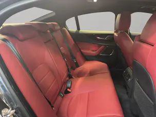 Jaguar XE 2.0 T 300 Sport AWD
