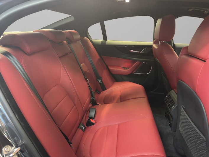 Vehicle image JAGUAR XE