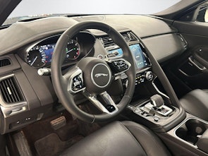 Vehicle image JAGUAR E-Pace 2.0 D I4 165 SE AWD