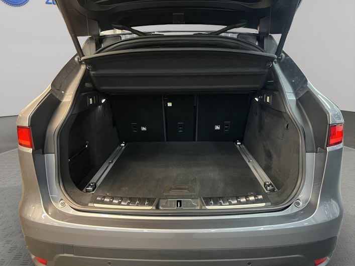 Vehicle image JAGUAR F-PACE