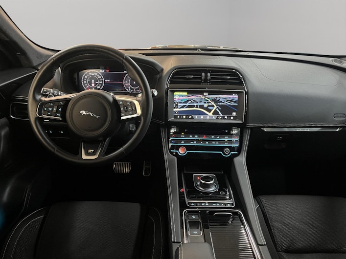 Vehicle image JAGUAR F-PACE