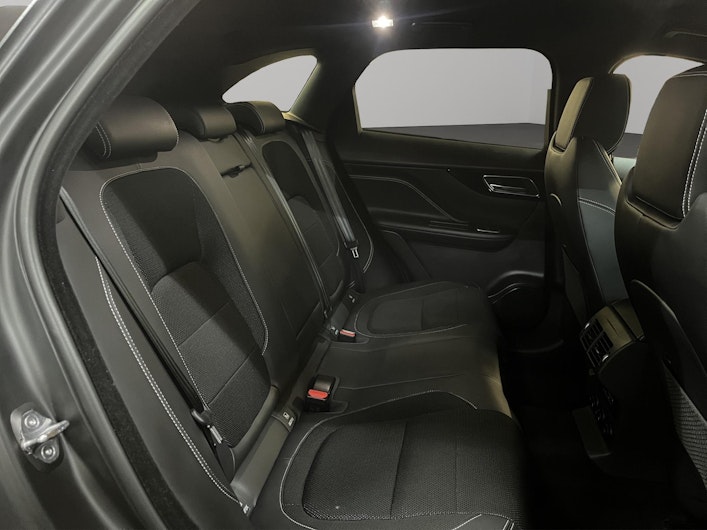 Vehicle image JAGUAR F-PACE