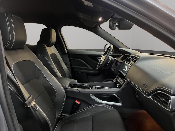 Vehicle image JAGUAR F-PACE