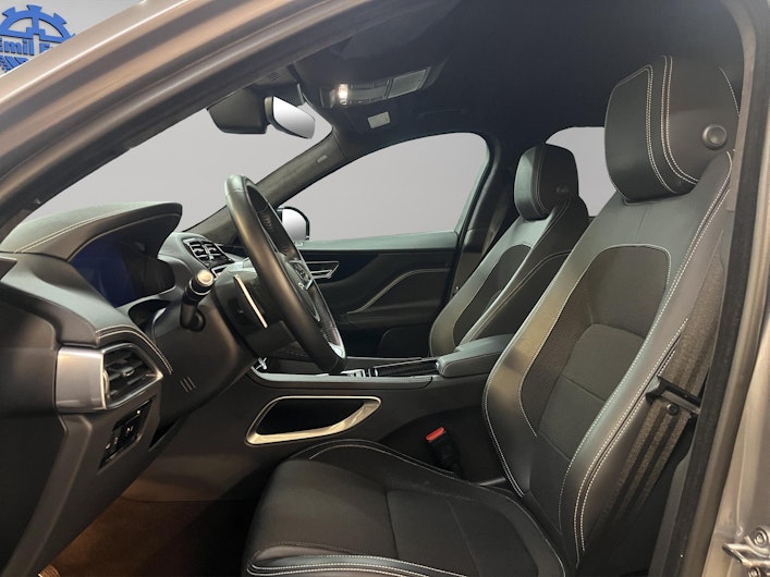 Vehicle image JAGUAR F-PACE