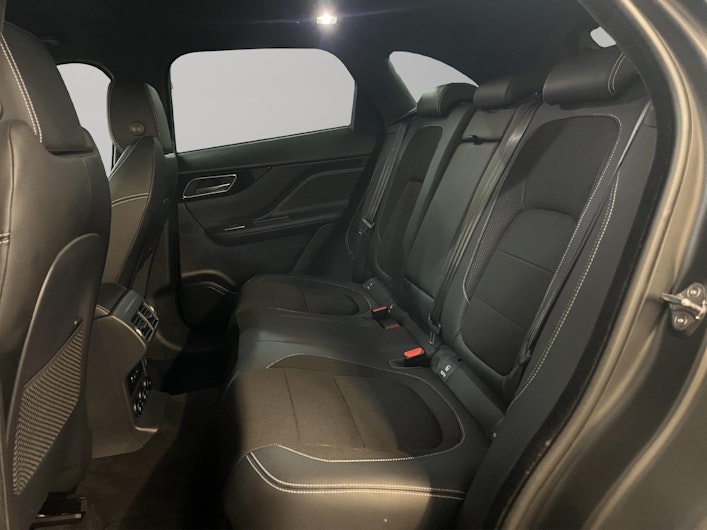 Vehicle image JAGUAR F-PACE