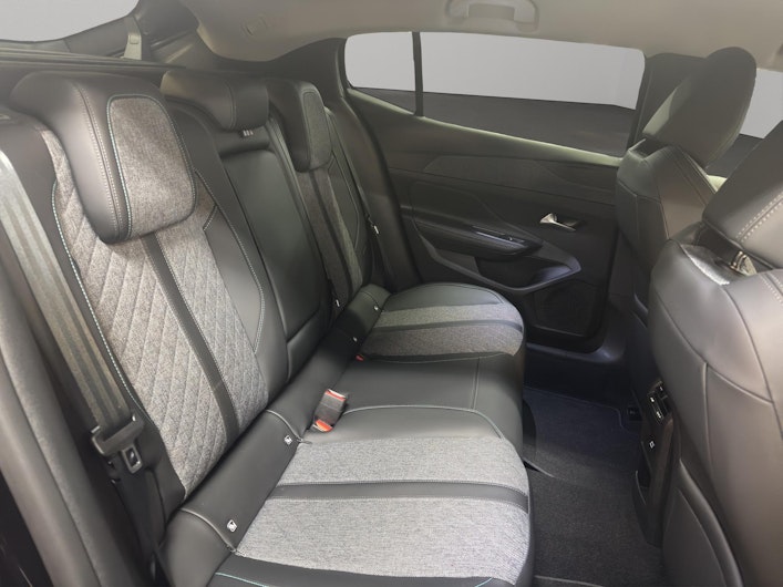 Vehicle image PEUGEOT 408