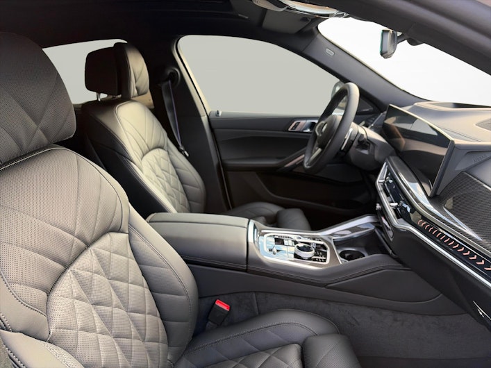 Vehicle image BMW X6