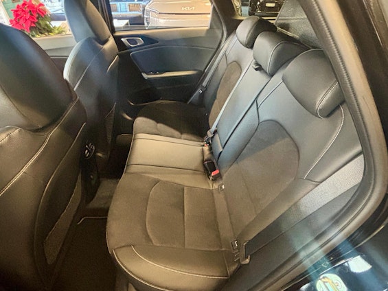 Vehicle image 9 Vehicle image 9