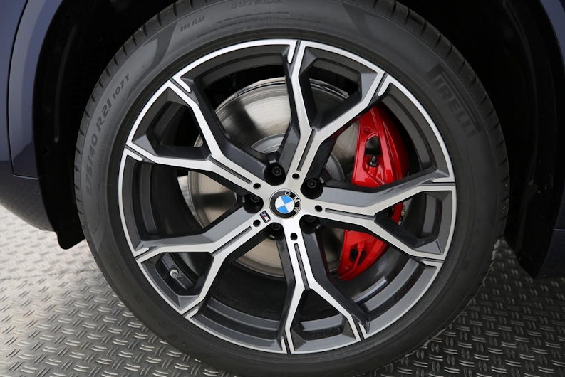 Vehicle image BMW X5