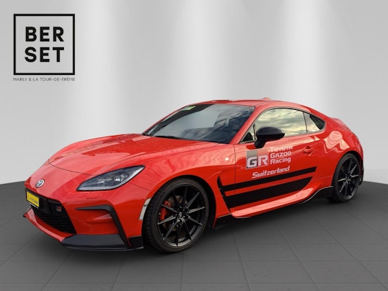 First vehicle image First vehicle image