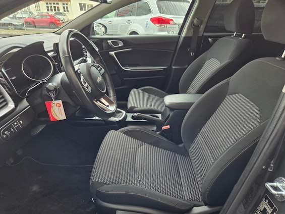 Vehicle image 17 Vehicle image 17