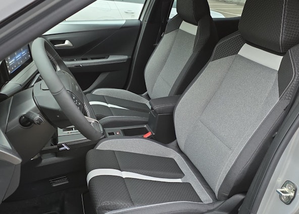 Vehicle image 16 Vehicle image 16