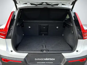Volvo XC40 2.0 B3 MH Plus Dark