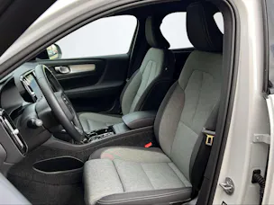 Volvo XC40 2.0 B3 MH Plus Dark