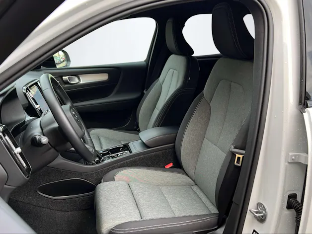Volvo XC40 2.0 B3 MH Plus Dark
