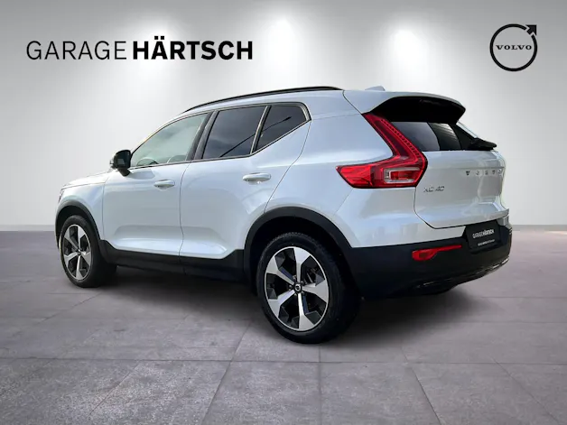 Volvo XC40 2.0 B3 MH Plus Dark