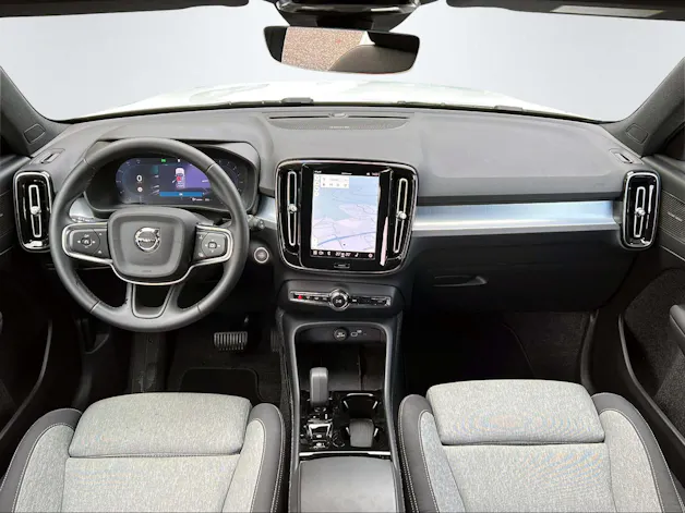Volvo XC40 2.0 B3 MH Plus Dark