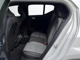 Volvo XC40 2.0 B3 MH Plus Dark