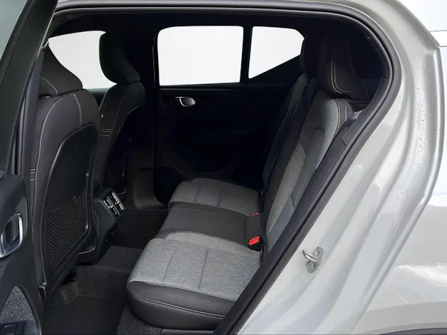Volvo XC40 2.0 B3 MH Plus Dark