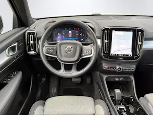 Volvo XC40 2.0 B3 MH Plus Dark