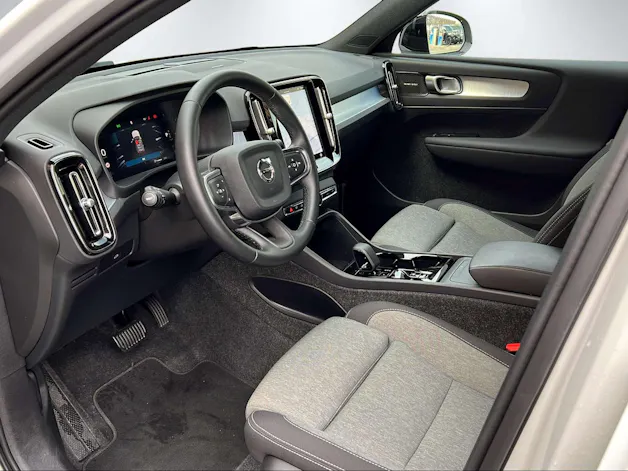 Volvo XC40 2.0 B3 MH Plus Dark