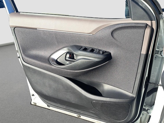 Vehicle image 16 Vehicle image 16