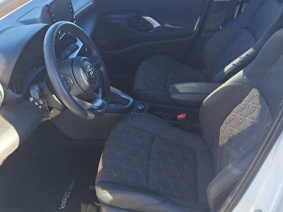 Vehicle image 10 Vehicle image 10