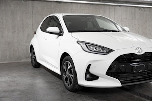 Vehicle image TOYOTA Yaris 1.5 VVT-i HSD Trend