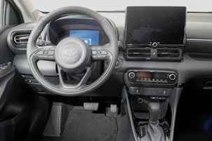 Vehicle image TOYOTA Yaris 1.5 VVT-i HSD Trend